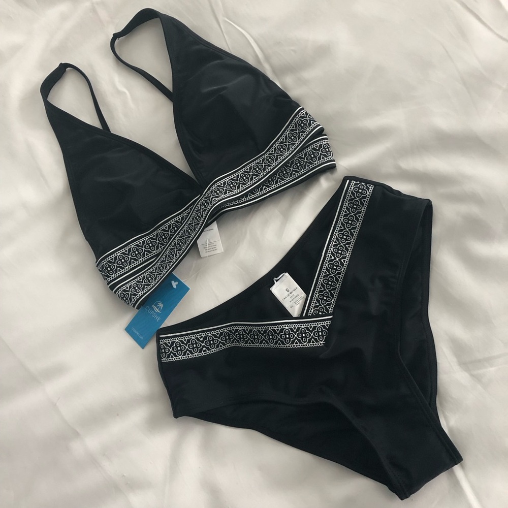 CUPSHE Boho V-neck banded mid rise bikini set SMALL